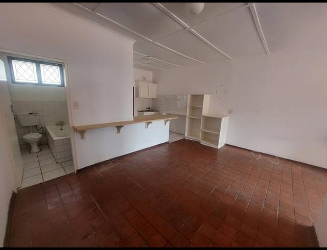 1 BEDROOM PROPERTY TO RENT IN LAWRENCE ROCKS